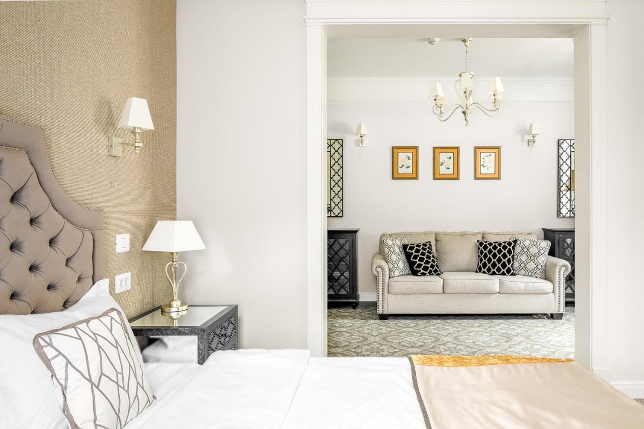 Hotel Versay Бэиле-Еркулане Экстерьер фото