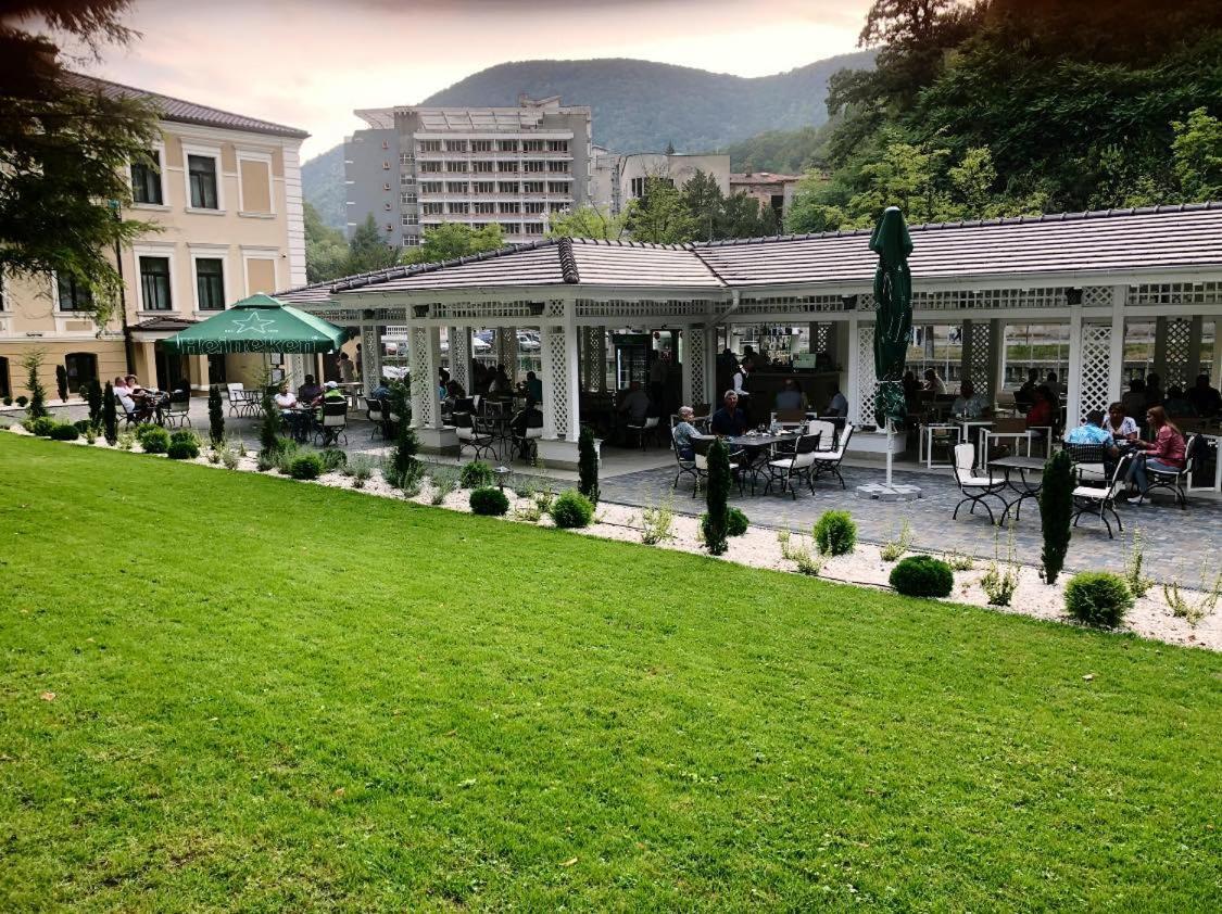 Hotel Versay Бэиле-Еркулане Экстерьер фото